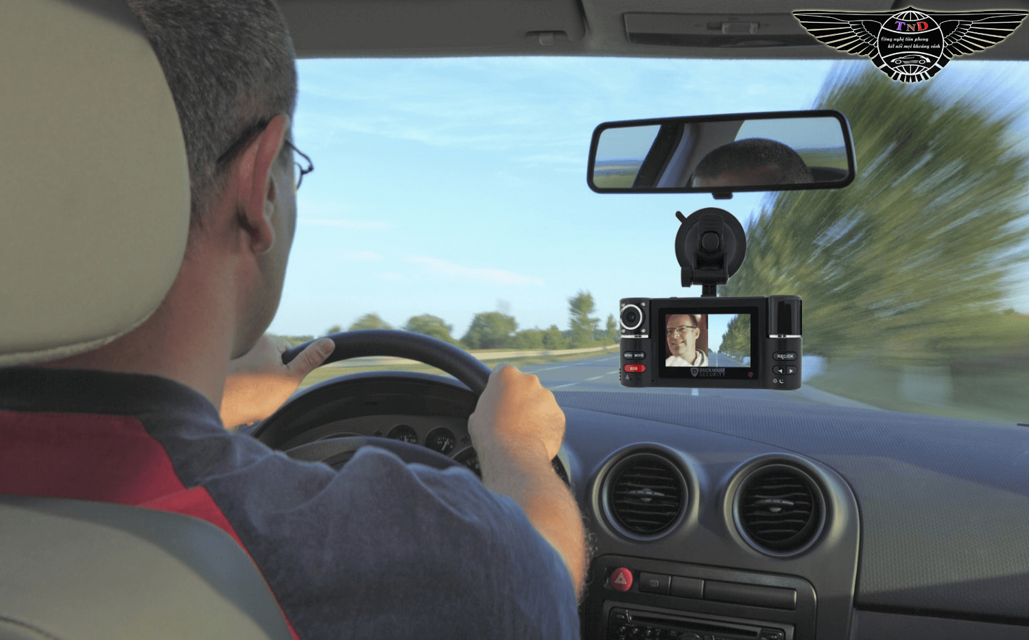 Mách bạn 5 yếu tố quan trọng trước khi mua camera hành trình ô tô 1 camera hành trình ô tô